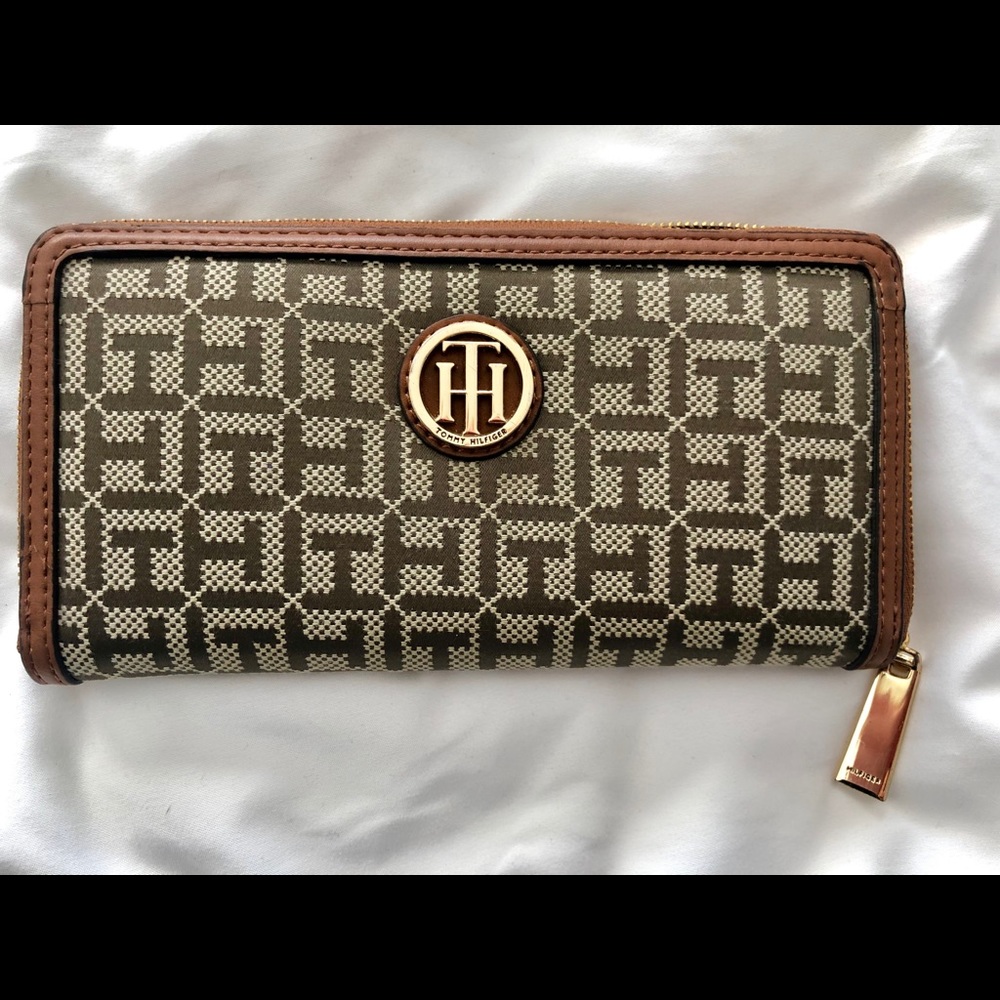 Tommy Hilfiger wallet NWOT